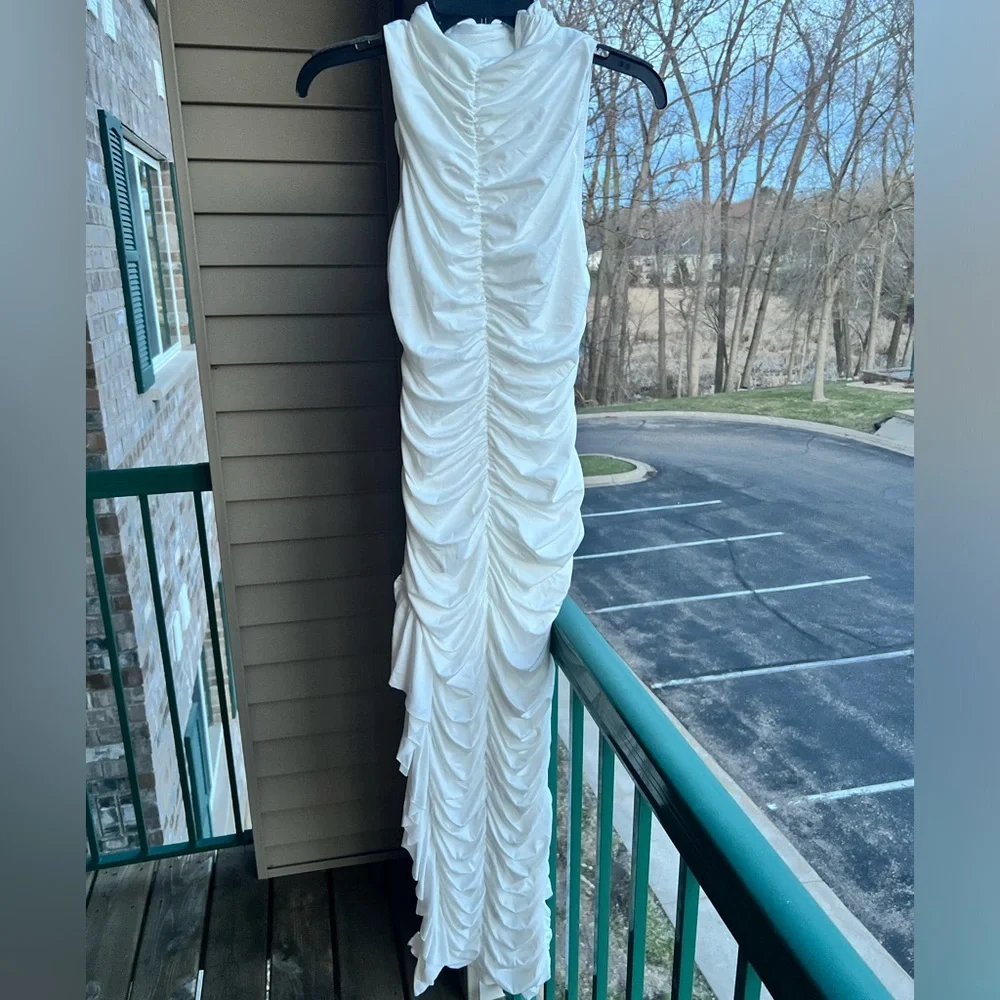 🆕 Elegant White Sleeveless Stretchy Frilly Dress Size L - Picture 6 of 13